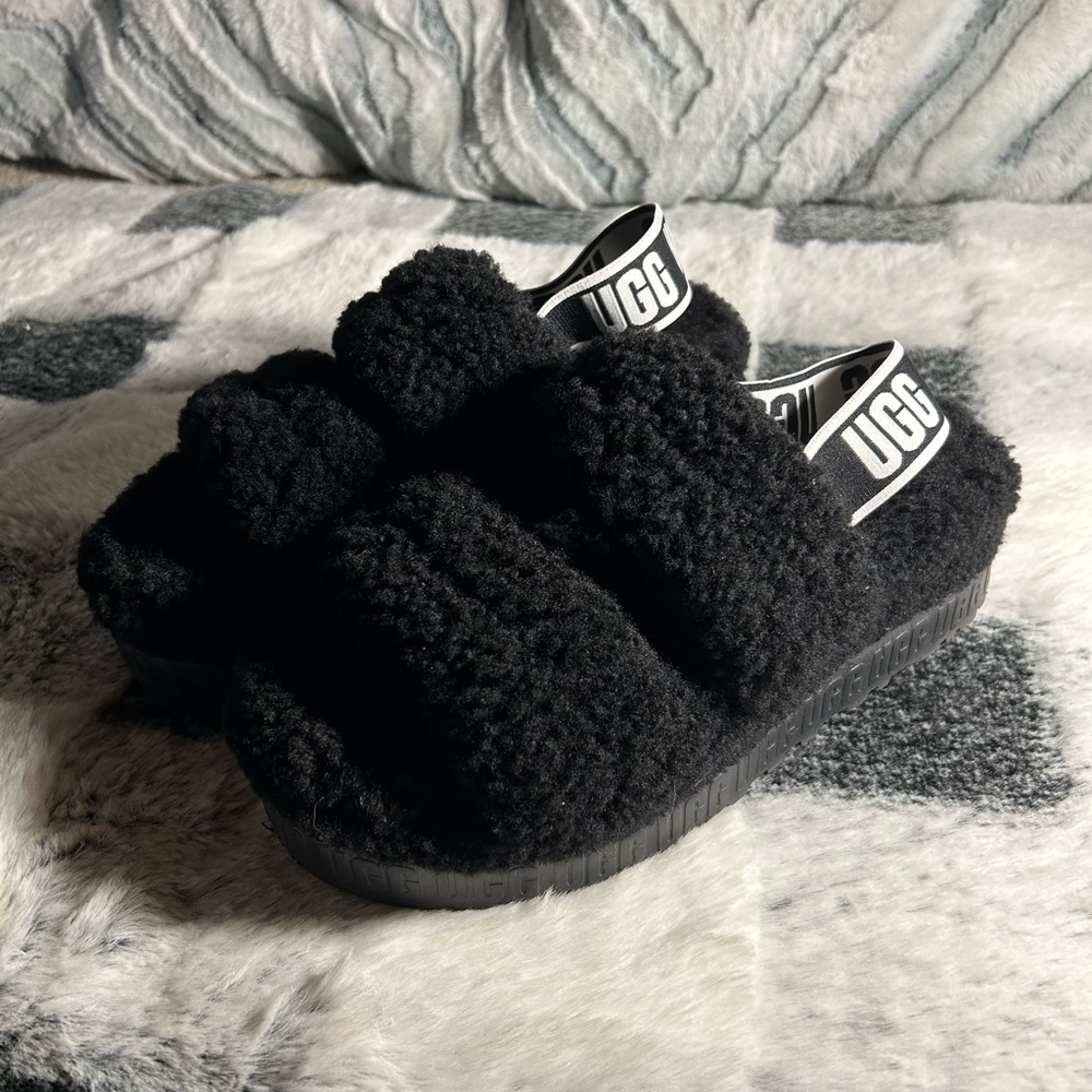 UGG fluffy slides